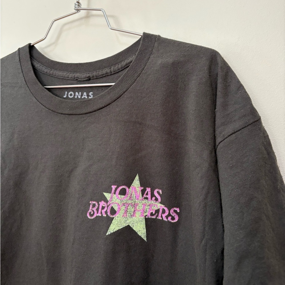 NWOT Urban Outfitters Jonas Brothers Graphic Tee Size Medium - Picture 8 of 11